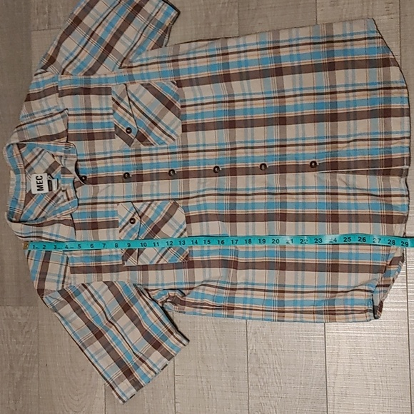 Men's US M MEC Cotton Blue, Tan and Brown Checkered Hiking Shirt in Relaxed Fit - Picture 5 of 8